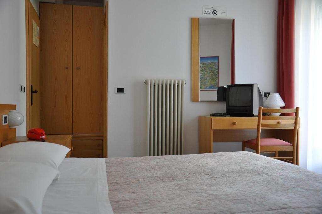Sarche di Calavino Hotel Ideal חדר תמונה