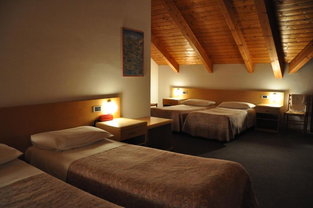 Sarche di Calavino Hotel Ideal חדר תמונה